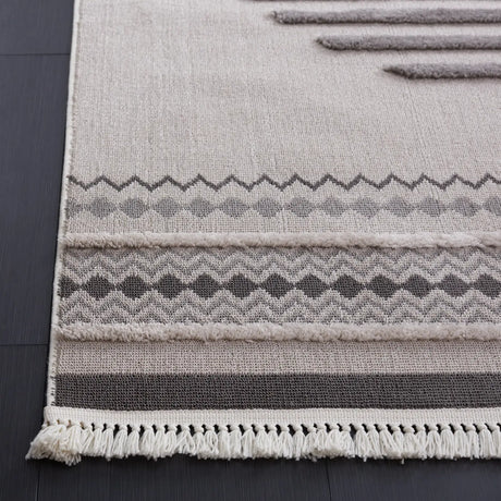 Safavieh Urban 4'-0" x 6'-0" Rug in Grey / Light Grey