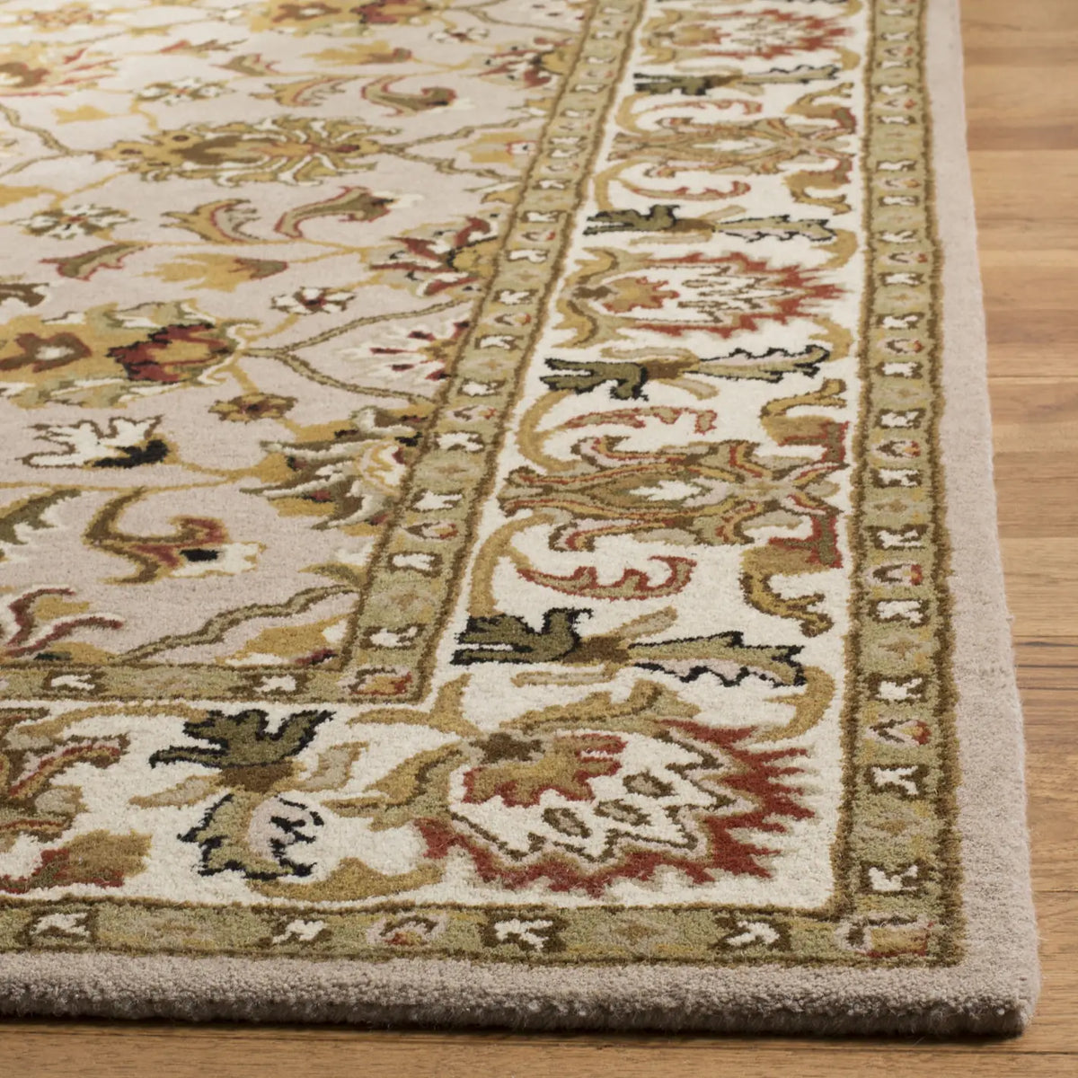 Safavieh Heritage 4'-0" x 6'-0" Rug in Ivory / Light Gold
