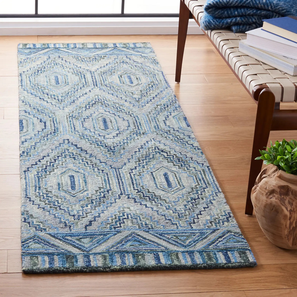 Safavieh Aspen 2'-3" x 7'-0" Rug in Grey / Blue