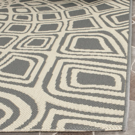Safavieh Courtyard 4'-0" x 5'-7" Rug in Anthracite / Beige