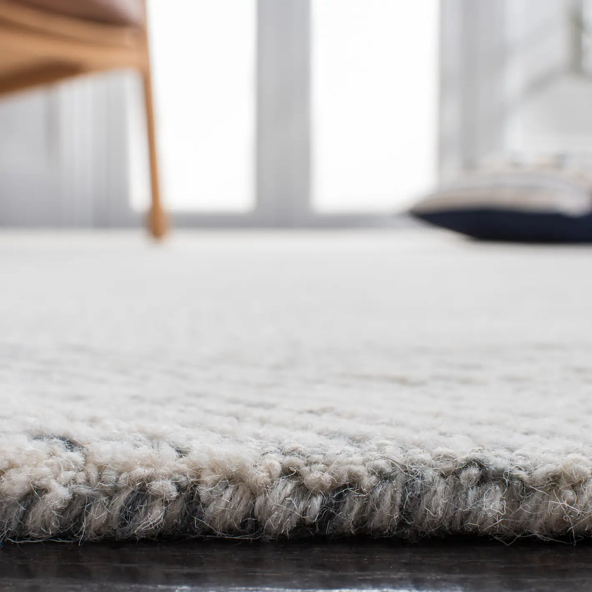 Safavieh Metro 4'-0" x 6'-0" Rug in Dark Grey / Ivory