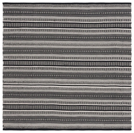 Safavieh Montauk 6'-0" x 6'-0" Rug in Black / Ivory