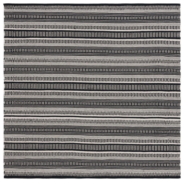 Safavieh Montauk 6'-0" x 6'-0" Rug in Black / Ivory