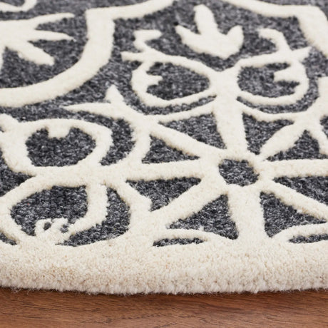 Safavieh Metro 6'-0" x 6'-0" Rug in Black / Ivory