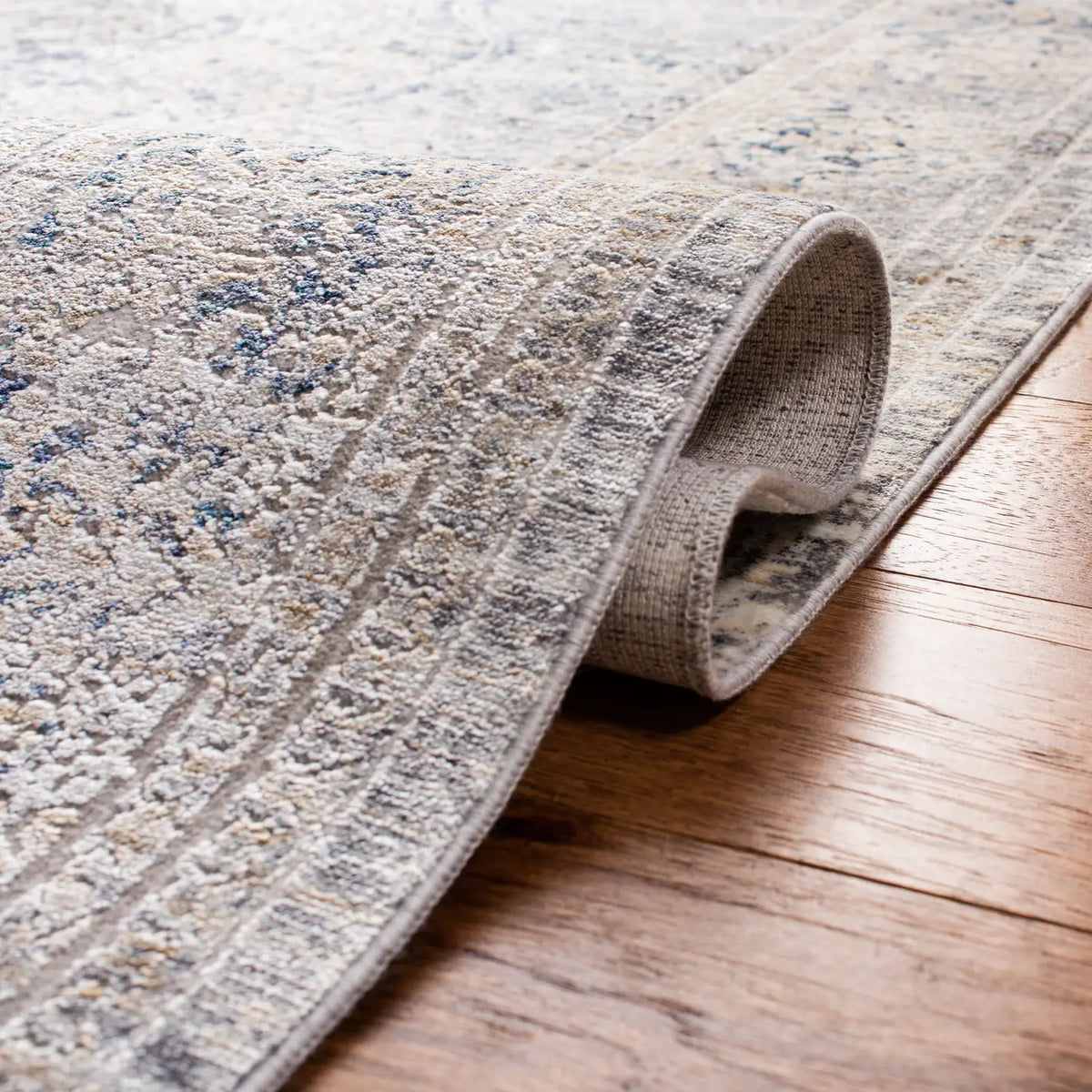 Safavieh Dream 5'-0" x 8'-0" Rug in Blue / Grey