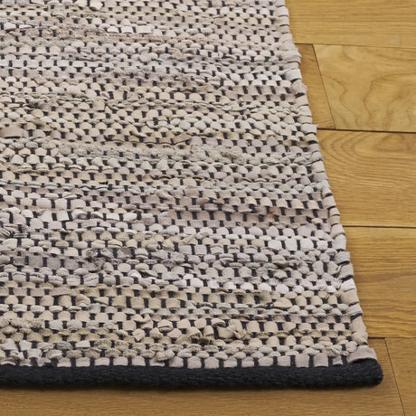 Safavieh Vintage Leather 4'-0" x 6'-0" Rug in Beige