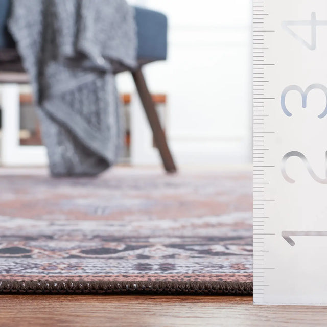 Safavieh Tucson 4'-0" x 6'-0" Rug in Rust / Navy