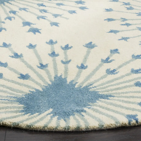 Safavieh Bella 5'-0" x 5'-0" Rug in Beige / Blue