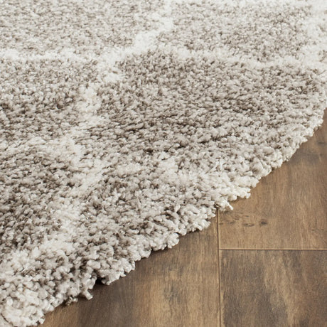 Safavieh Hudson Shag 5'-3" x 5'-3" Rug in Grey / Ivory