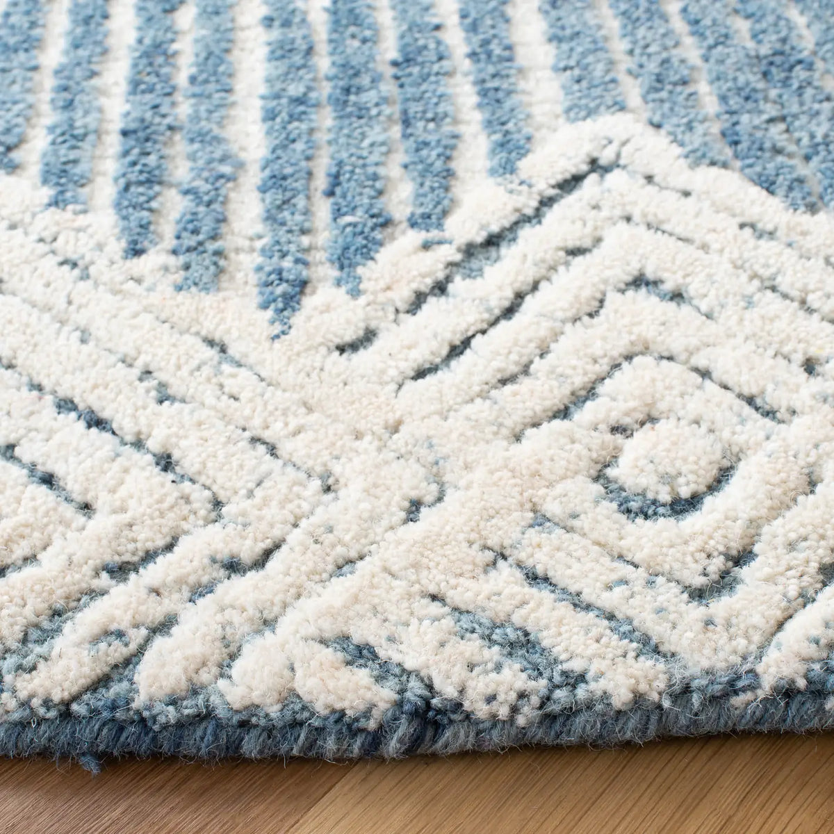 Safavieh Metro 6'-0" x 6'-0" Rug in Blue / Ivory