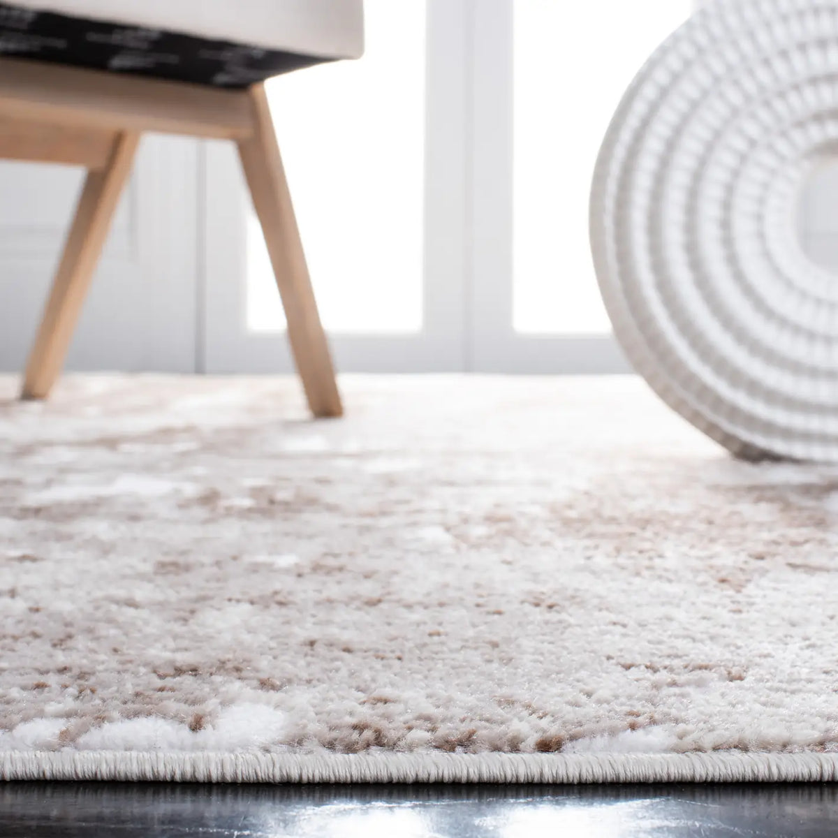 Safavieh Skyler 4'-5" x 6'-5" Rug in Grey / Brown