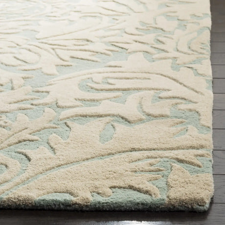 Safavieh Soho 3'-6" x 5'-6" Rug in Light Blue / Beige