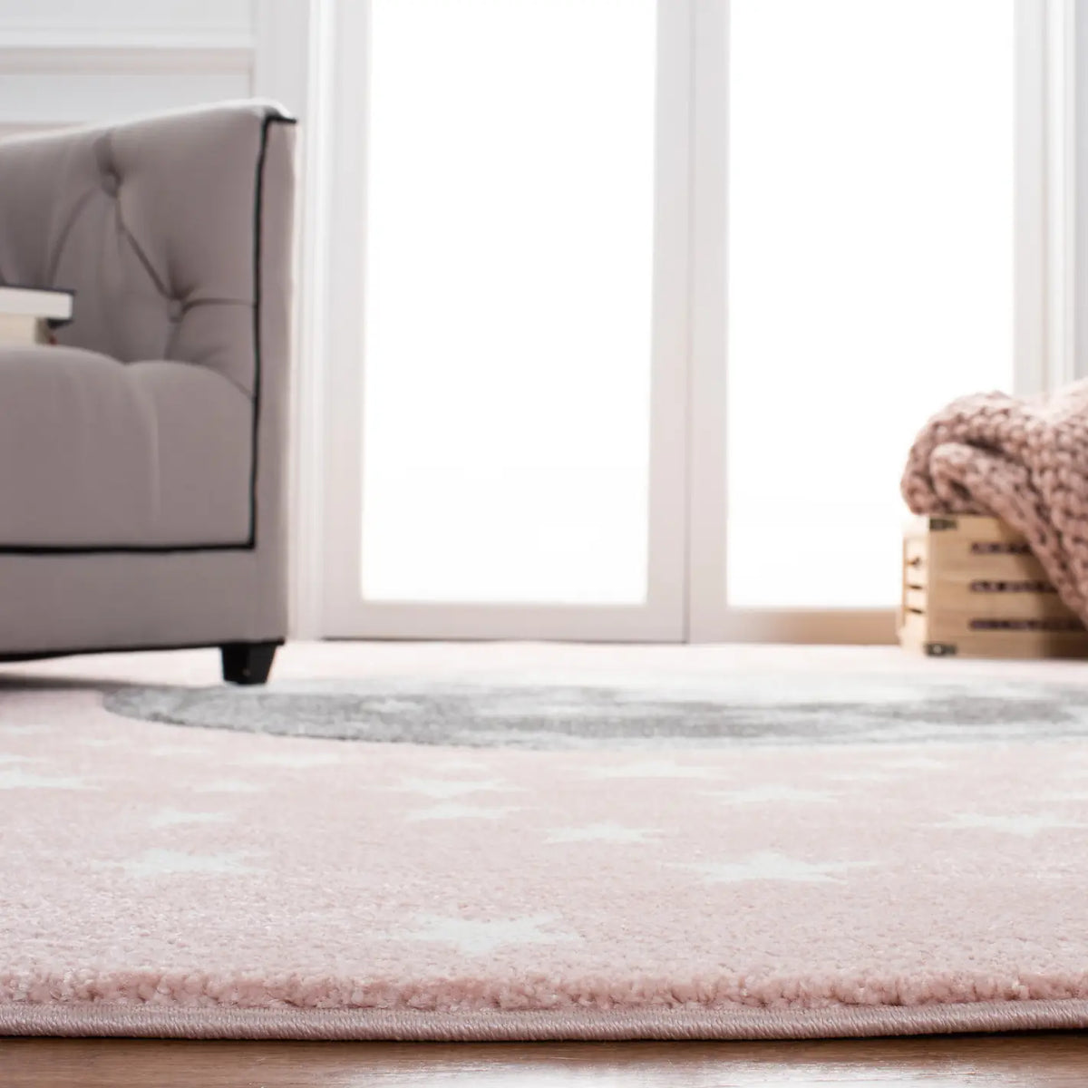Safavieh Carousel Kids 100 4'-0" x 6'-0" Rug in Pink / Grey