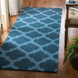 Safavieh Dhurries 2'-6" x 7'-0" Rug in Ink / Blue