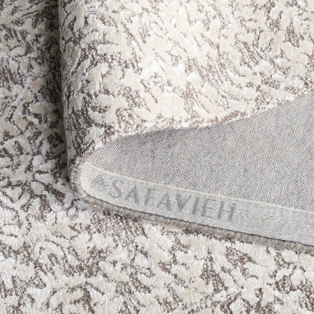 Safavieh Glamour 5'-0" x 8'-0" Rug in Grey / Ivory