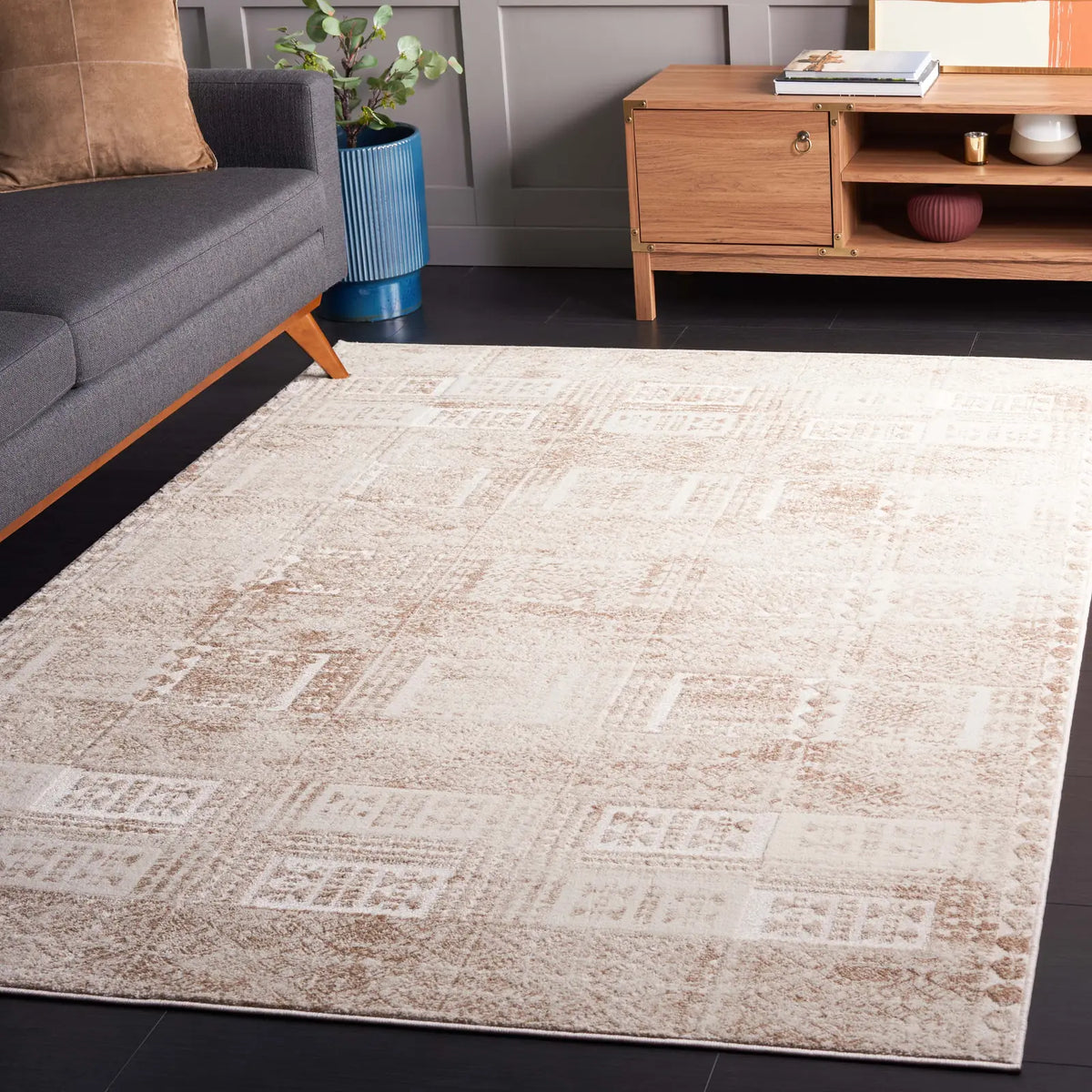 Safavieh Whisper 4'-0" x 6'-0" Rug in Beige / Light Beige
