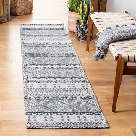 Safavieh Augustine 2'-0" x 8'-0" Rug in Light Grey / Anthracite