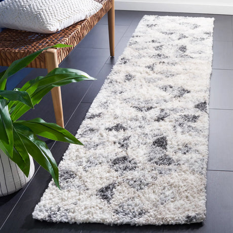 Safavieh Berber Shag 2'-2" x 9'-0" Rug in Grey / Ivory