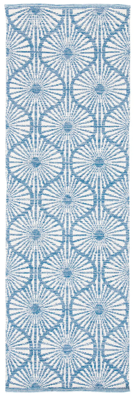 Safavieh Montauk 2'-3" x 7'-0" Rug in Blue / Ivory