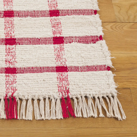 Safavieh Montauk 4'-0" x 6'-0" Rug in Ivory / Red