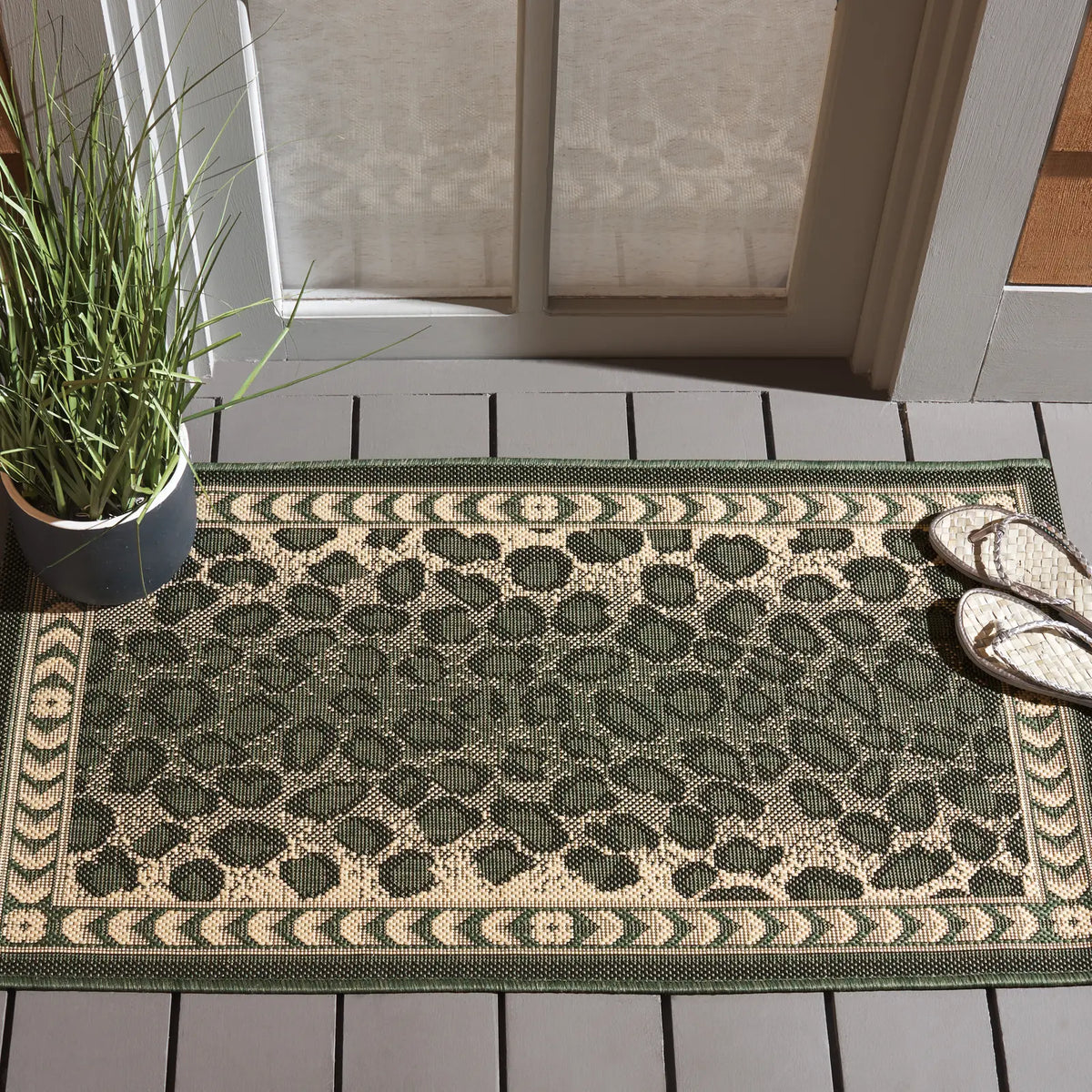 Safavieh Courtyard 2'-0" x 3'-7" Rug in Dark Green / Ivory