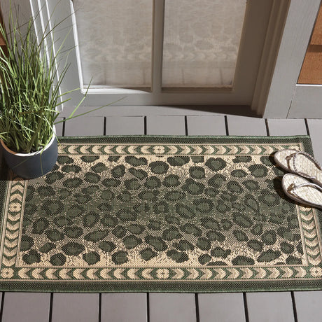 Safavieh Courtyard 2'-0" x 3'-7" Rug in Dark Green / Ivory