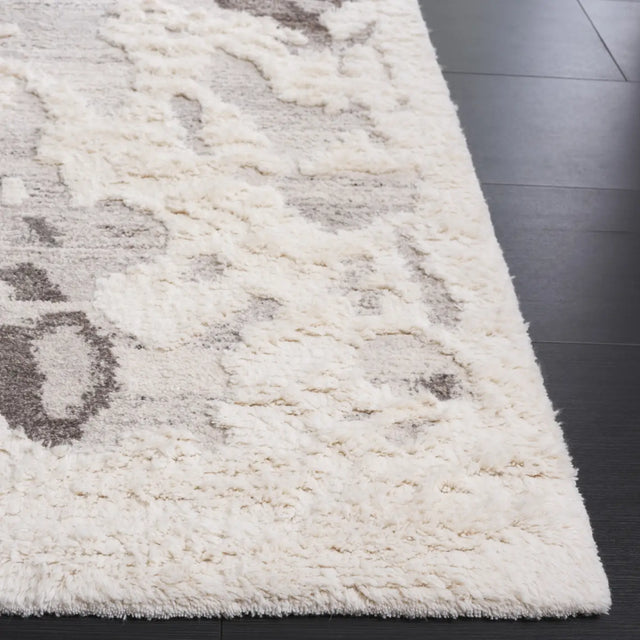 Safavieh Casablanca 4'-0" x 6'-0" Rug in Ivory / Taupe