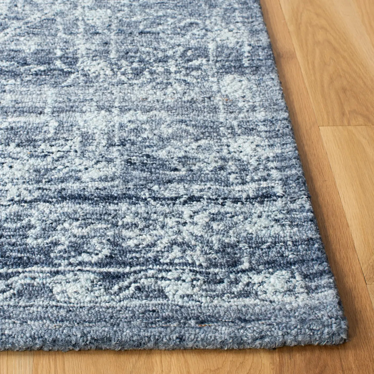 Safavieh Marquee 4'-0" x 6'-0" Rug in Navy