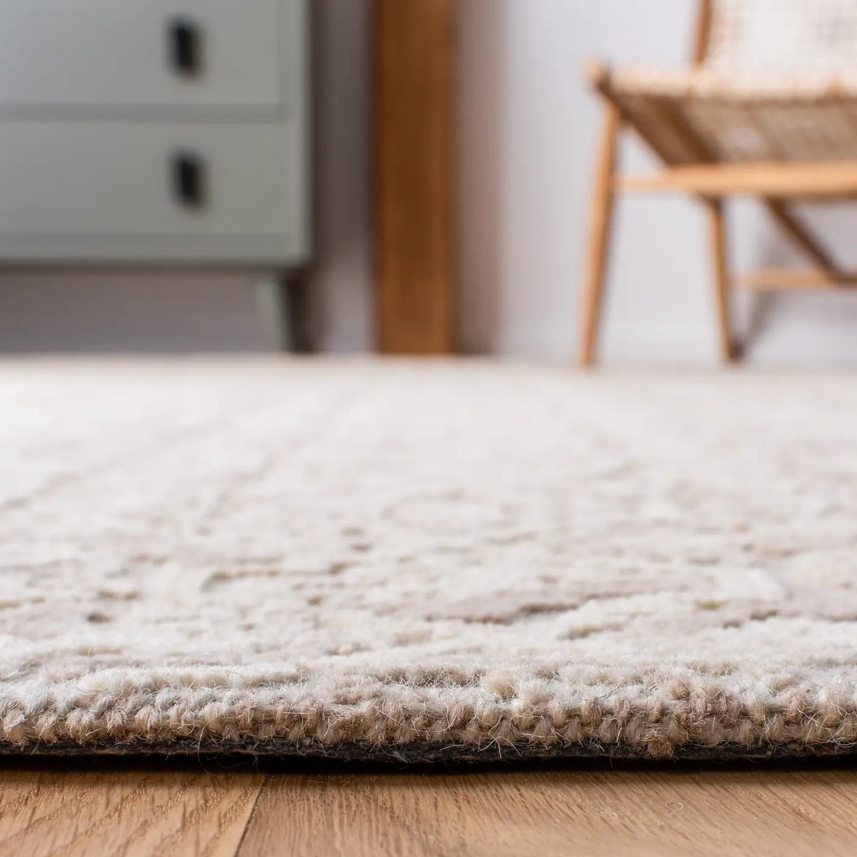 Safavieh Abstract 4'-0" x 6'-0" Rug in Beige / Light Brown