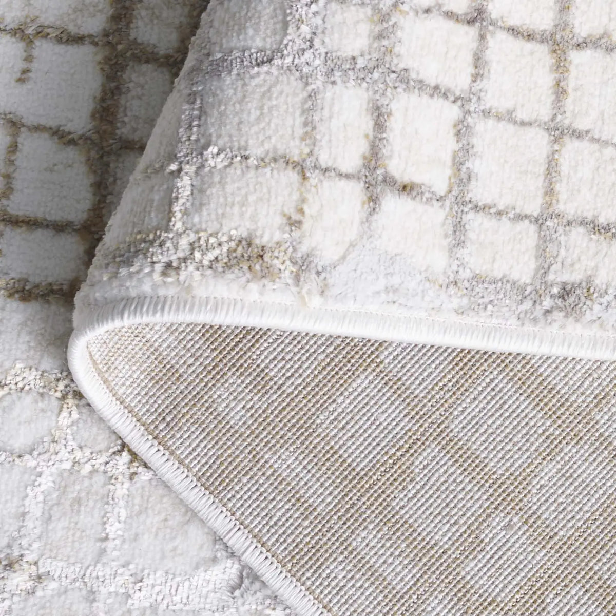 Safavieh Orchard 4'-0" x 6'-0" Rug in Gold / Ivory