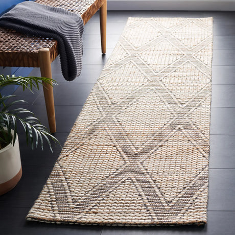 Safavieh Marbella 2'-3" x 9'-0" Rug in Natural / Ivory