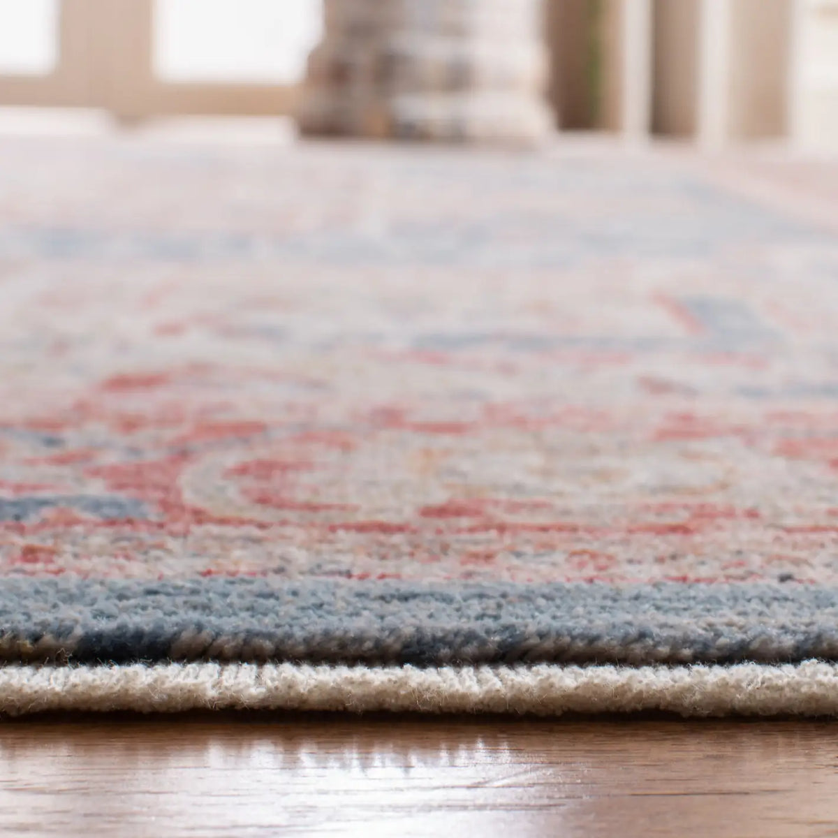 Safavieh Kenitra 600 4'-0" x 6'-0" Rug in Blue / Red