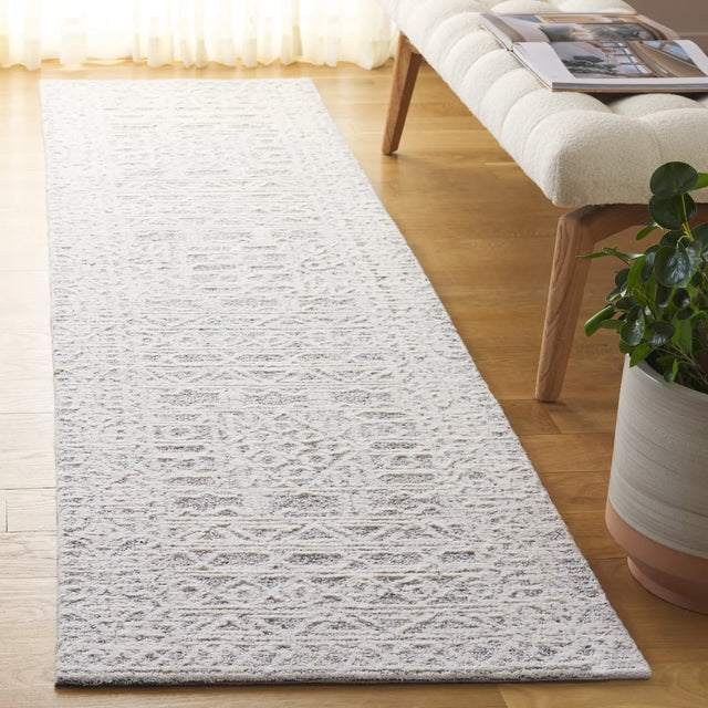 Safavieh Ebony 2'-3" x 9'-0" Rug in Ivory / Grey