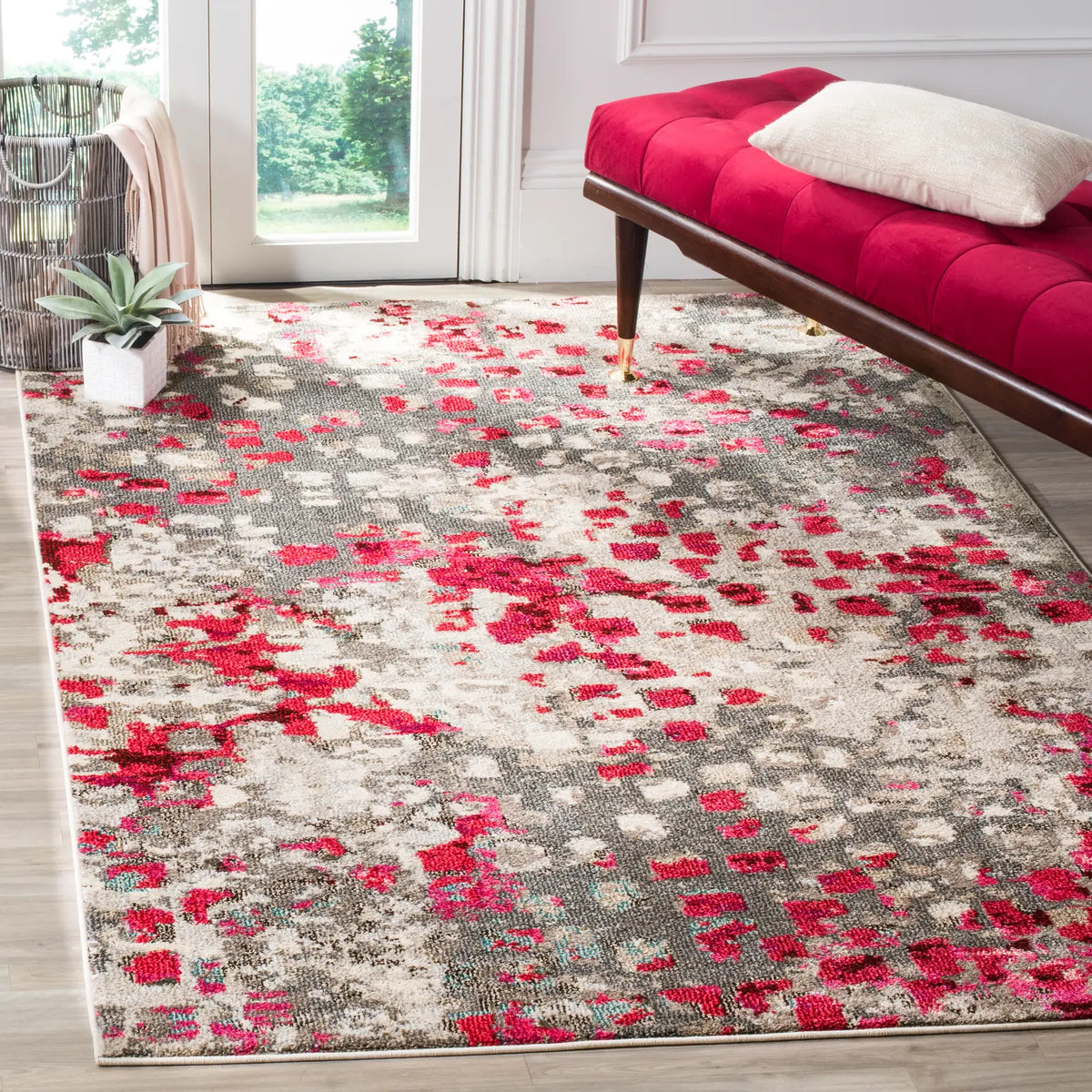 Safavieh Monaco 5'-1" x 7'-7" Rug in Grey / Fuchsia