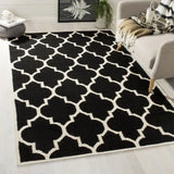 Safavieh Dhurries 4'-0" x 6'-0" Rug in Black / Ivory
