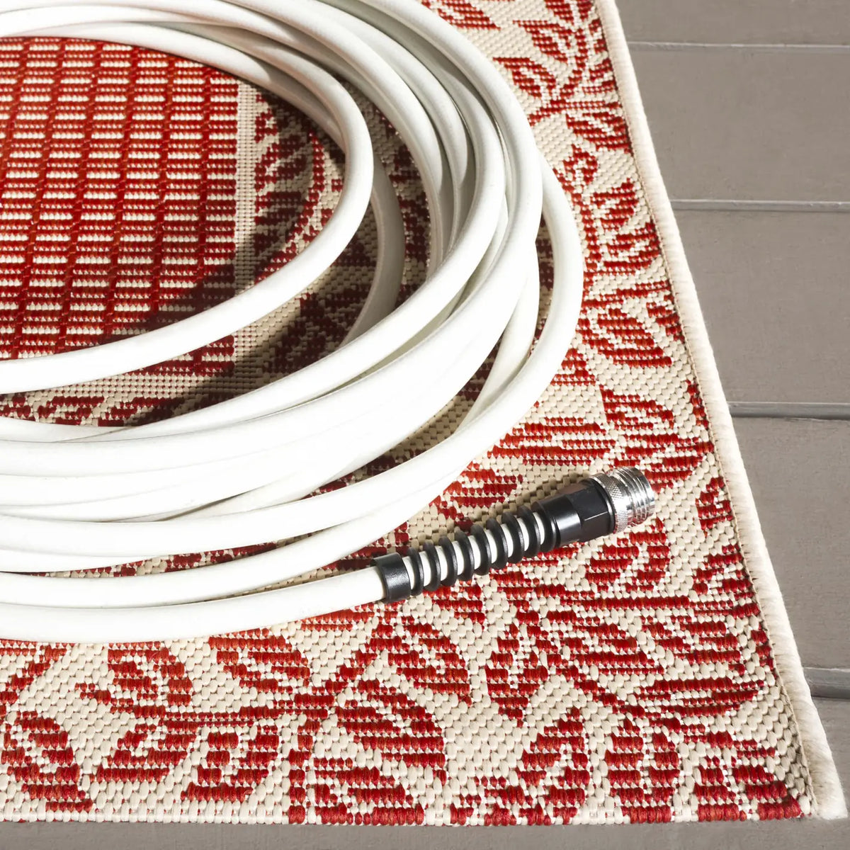 Safavieh Courtyard 4'-0" x 5'-7" Rug in Red / Natural