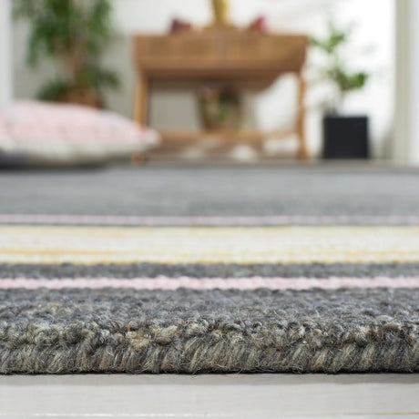 Safavieh Metro 6'-0" x 9'-0" Rug in Charcoal / Pink