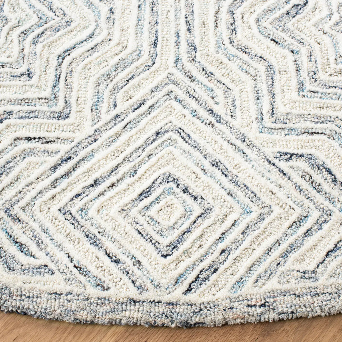 Safavieh Capri 5'-0" x 5'-0" Rug in Beige / Blue