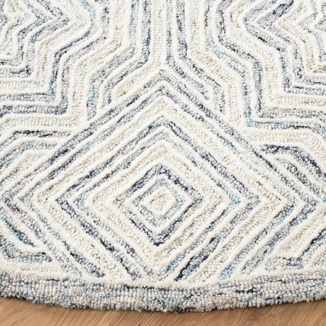 Safavieh Capri 5'-0" x 5'-0" Rug in Beige / Blue