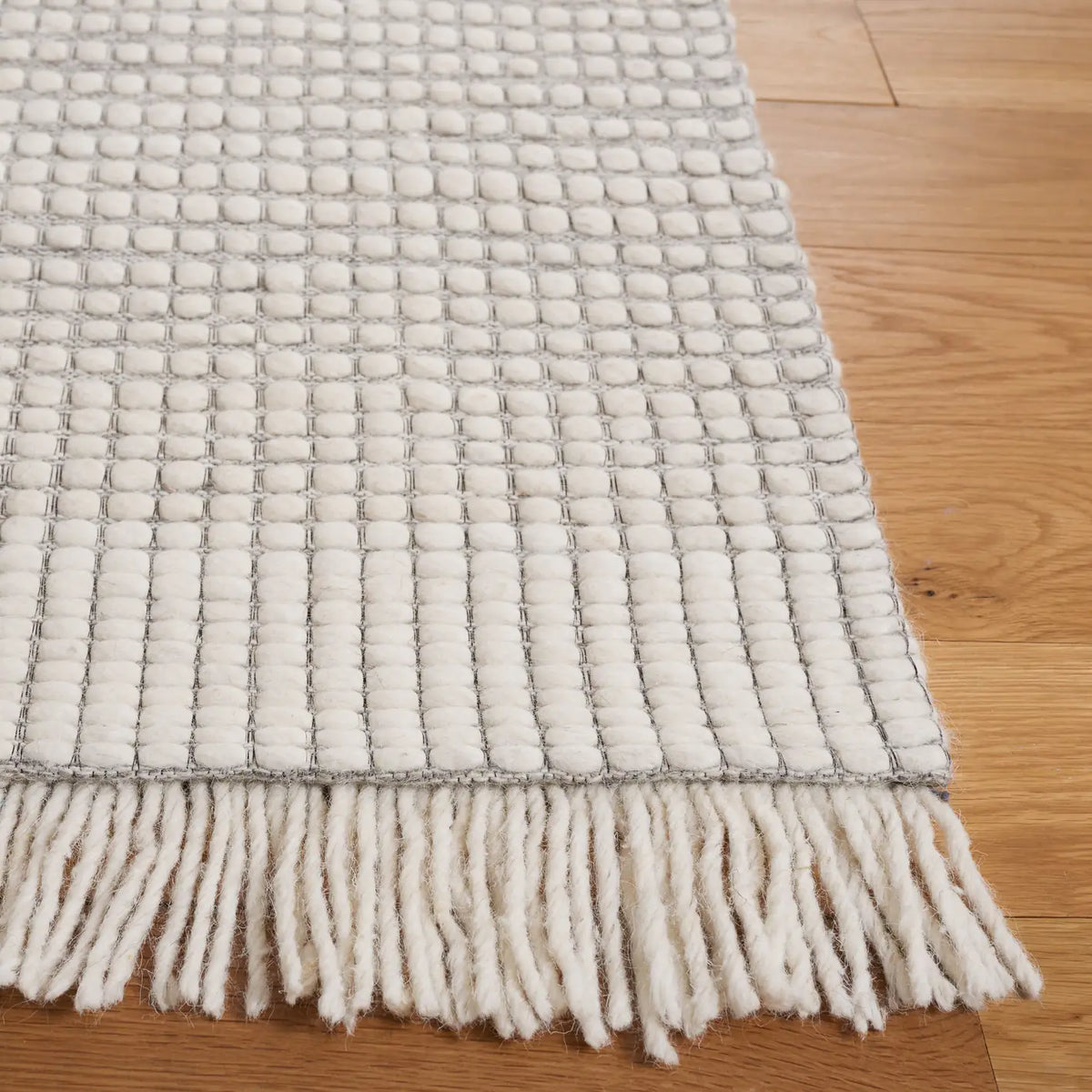 Safavieh Marbella 4'-0" x 6'-0" Rug in Ivory / Grey