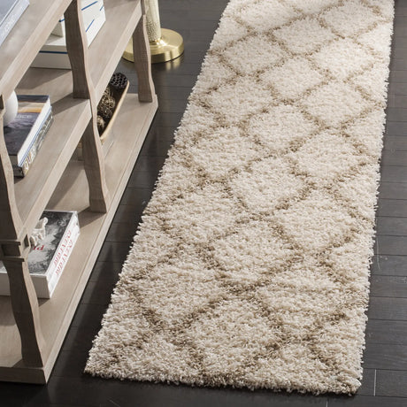 Safavieh Sgd-Dallas Shag 2'-3" x 8'-0" Rug in Ivory / Beige