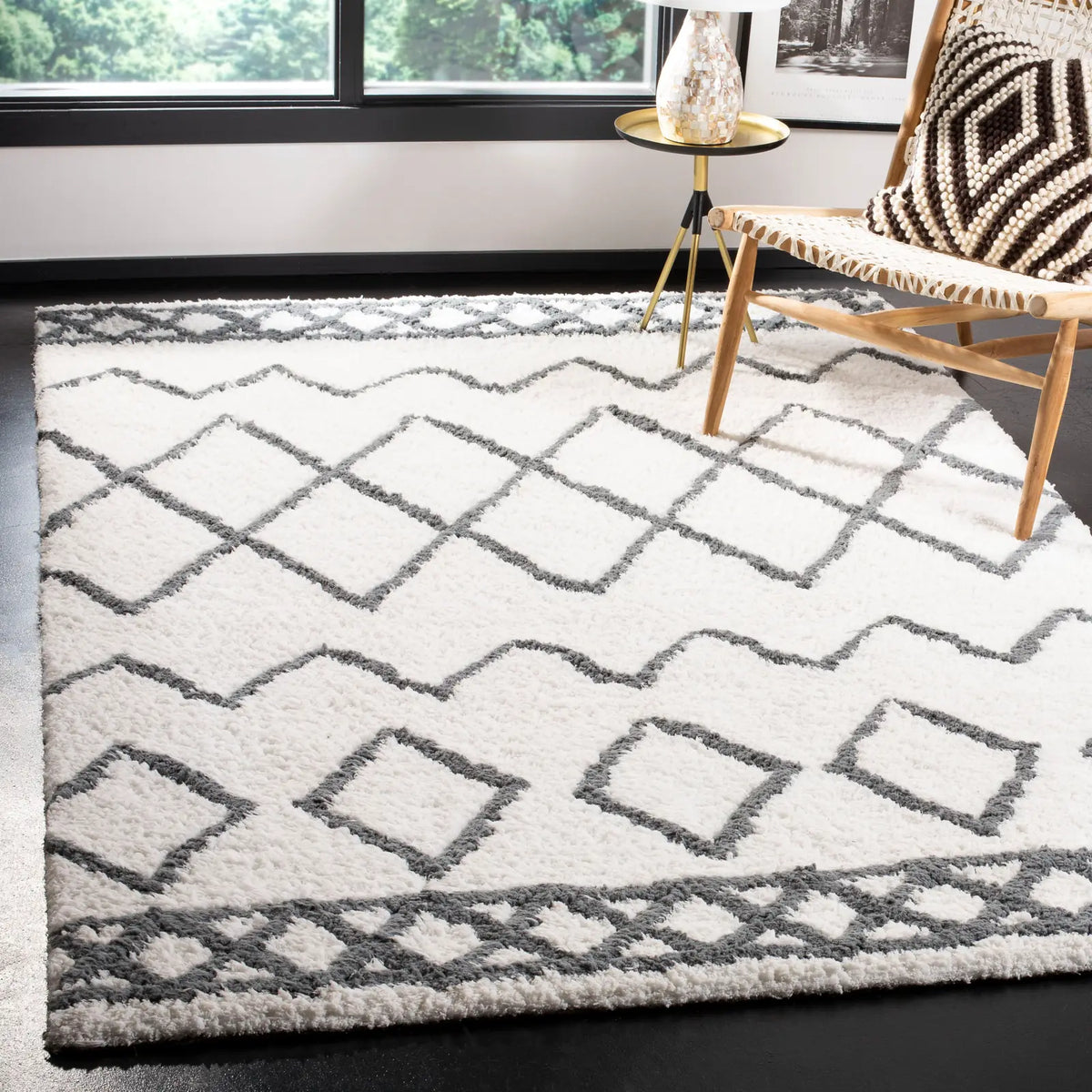 Safavieh Equinox Shag 4'-0" x 6'-0" Rug in Cream / Grey