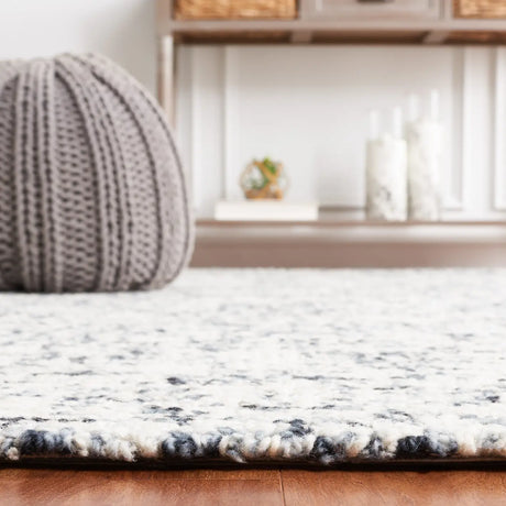 Safavieh Abstract 4'-0" x 6'-0" Rug in Black / Ivory