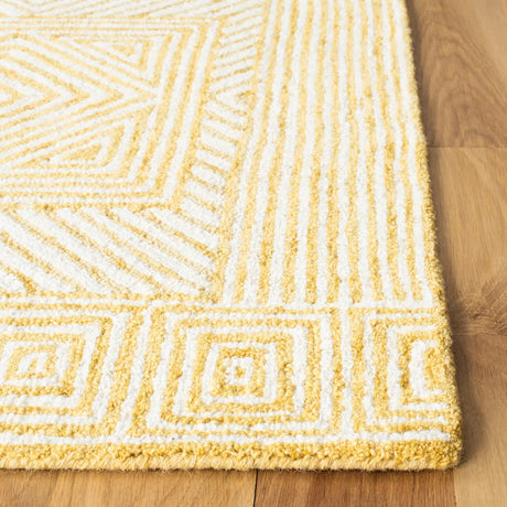 Safavieh Roslyn 4'-0" x 6'-0" Rug in Yellow / Ivory