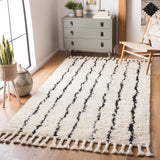 Safavieh Casablanca 5'-0" x 8'-0" Rug in Black / Ivory