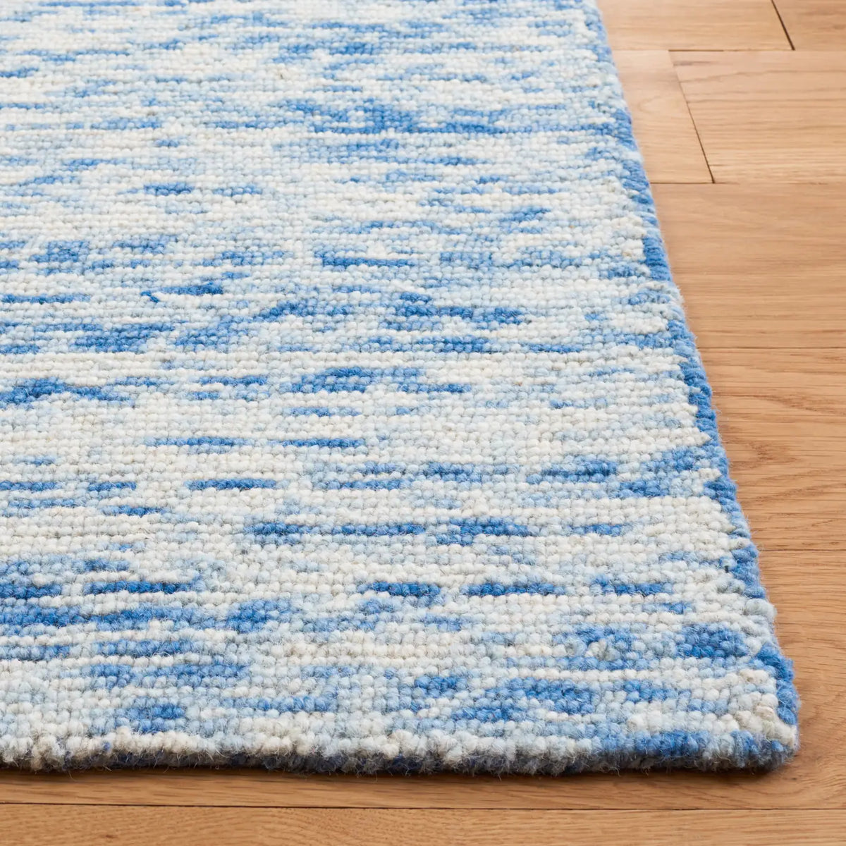 Safavieh Himalaya 4'-0" x 6'-0" Rug in Blue
