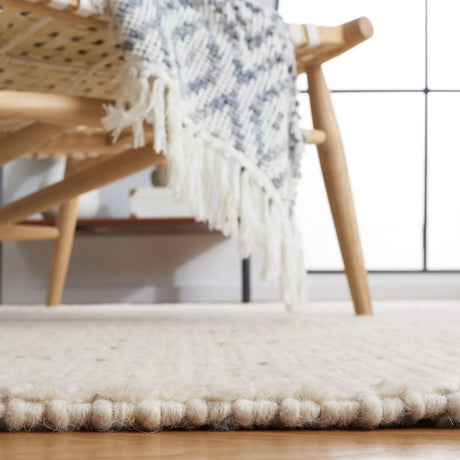 Safavieh Casablanca 4'-0" x 6'-0" Rug in Ivory / Grey