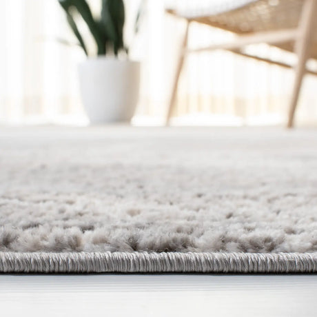 Safavieh Skyler 4'-5" x 6'-5" Rug in Grey / Ivory