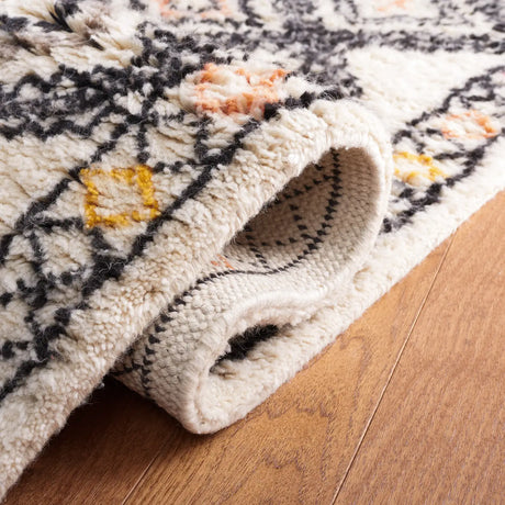 Safavieh Kenya 5'-0" x 8'-0" Rug in Natural / Multi