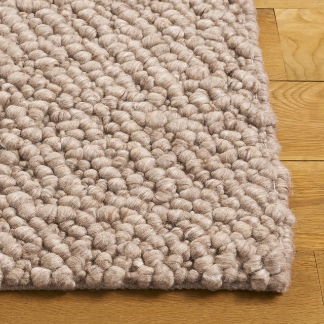 Safavieh Natura 4'-0" x 6'-0" Rug in Taupe